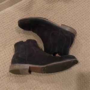 John Varvatos Dark Gray Suede Chelsea Boots, size 9.5